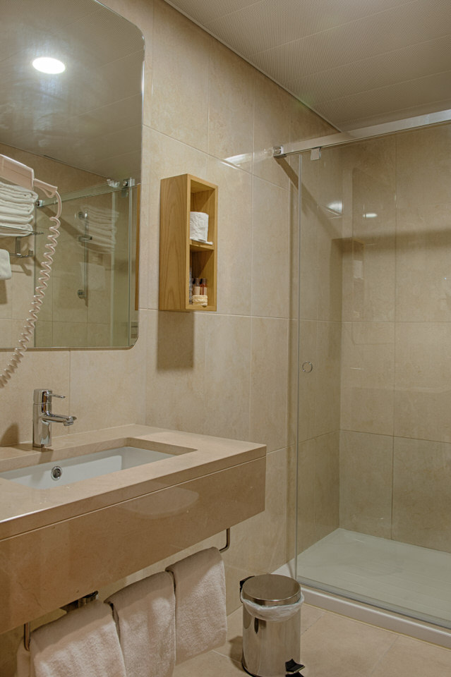 Bathroom Hotel Oslo Coimbra